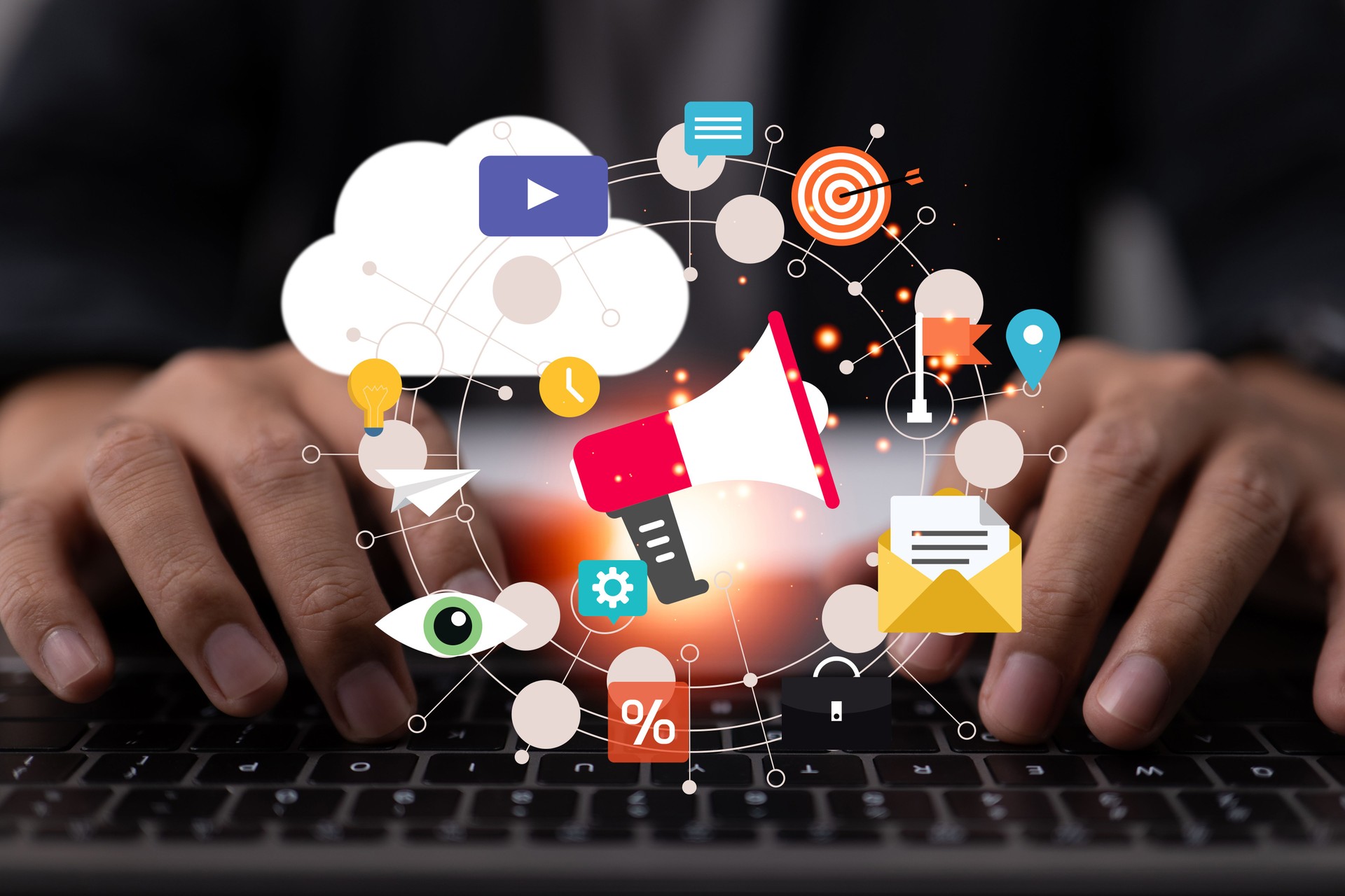 Marketing de contenu numérique, réseautage social, référencement et promotion des médias. Concepts de publicité et de marketing numériques.